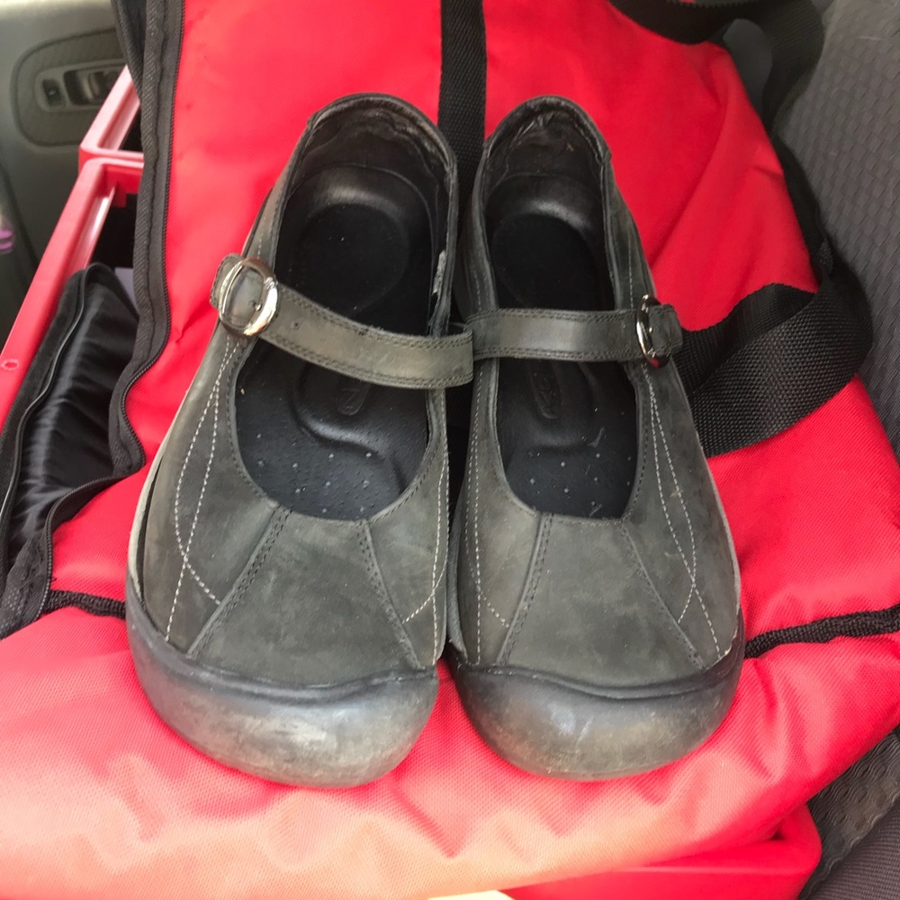 Keen Mary Janes size 10